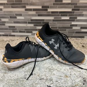 Big boys size 7 Under Armour shoes level X series